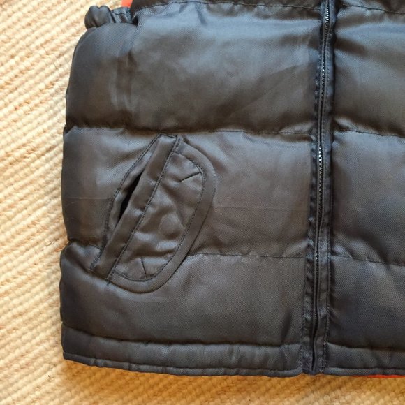 Joe Fresh grey puffer vest with hood - size 4/5T - Picture 3 of 5